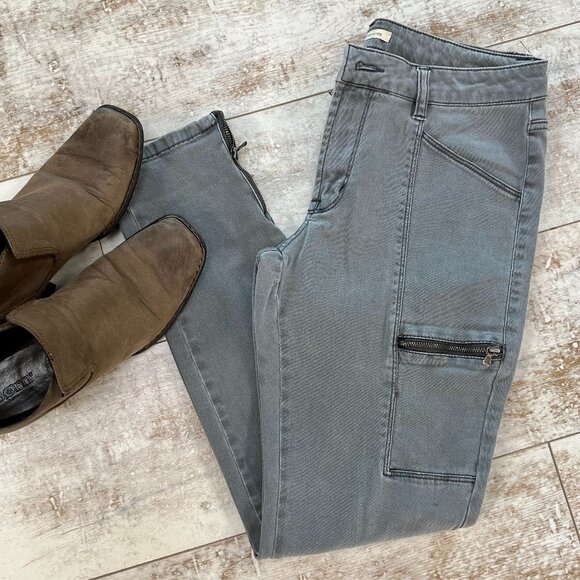 Slimming Canyon River Blues Cargo Jeans - Picture 1 of 7